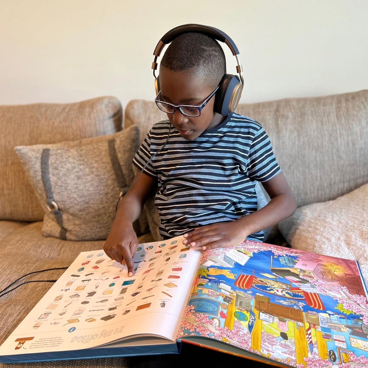 Children's Talking Dictionary: Around the House | English