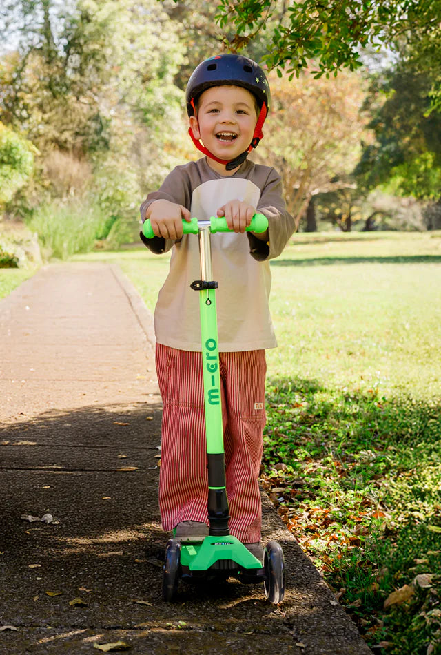 Micro Maxi Foldable LED Scooter | Neon Parrot Green
