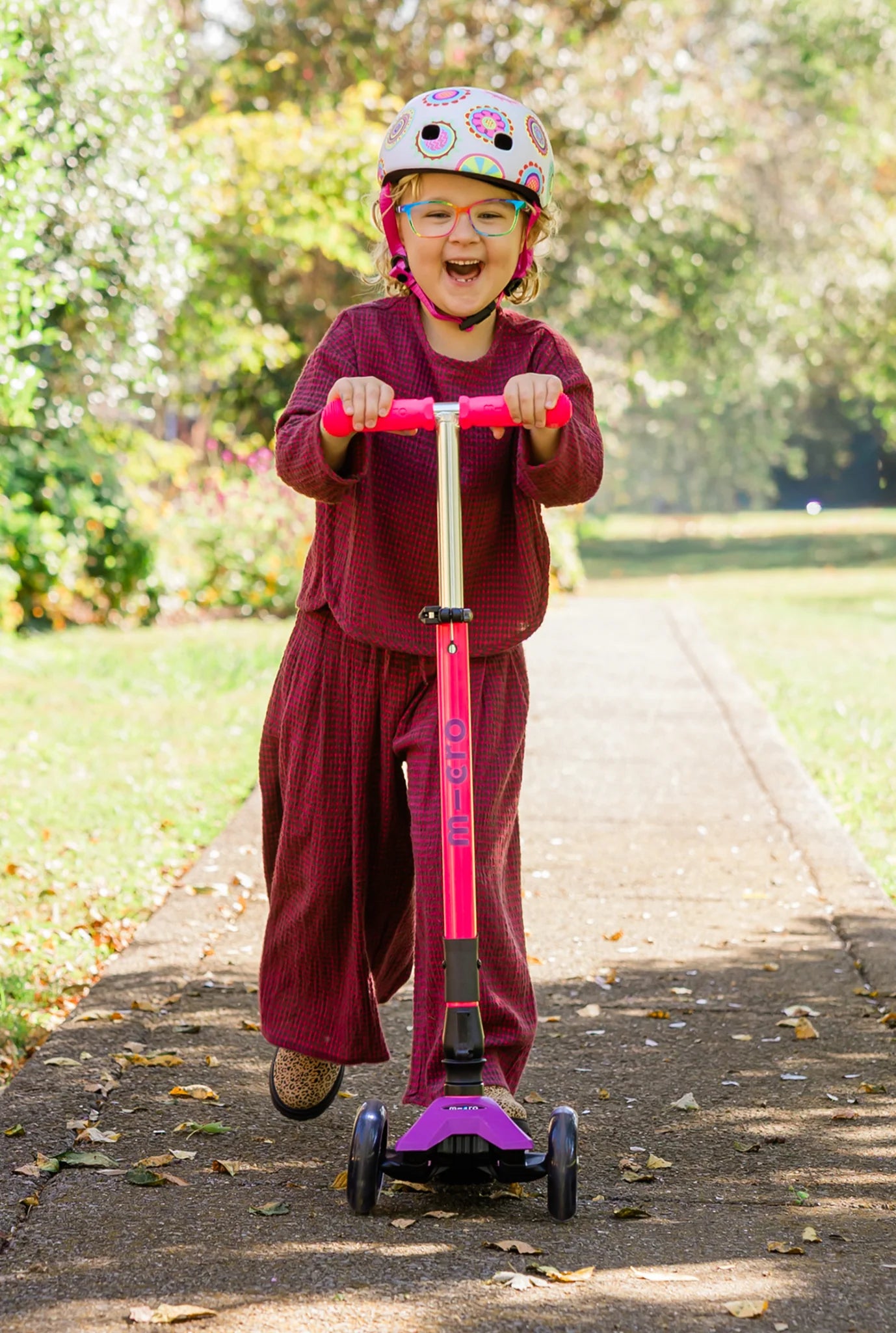 Micro Maxi Foldable LED Scooter | Neon Ultra Pink